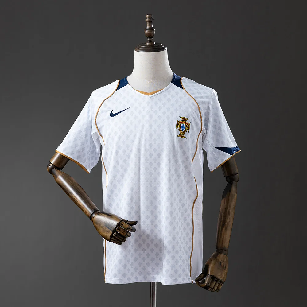 2004 Retro Portugal Auswärts-Fußballtrikot AAA Fan-Qualität — main view