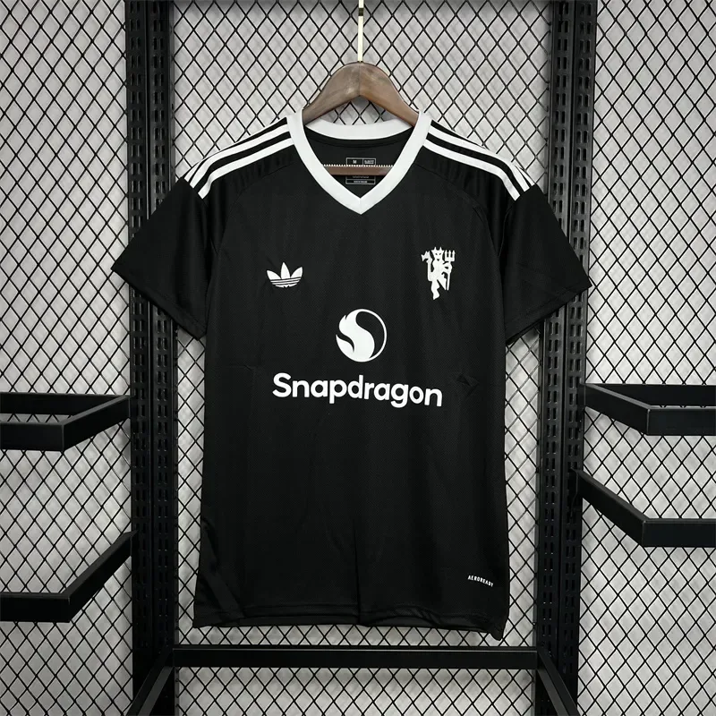 2024/2025 Manchester United Cuarto Portero Jersey — main view