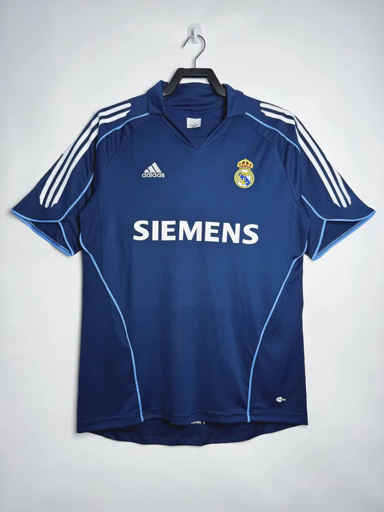 2005/2006 Retro Real Madrid Away Football Jersey AAA fan-grade — main view