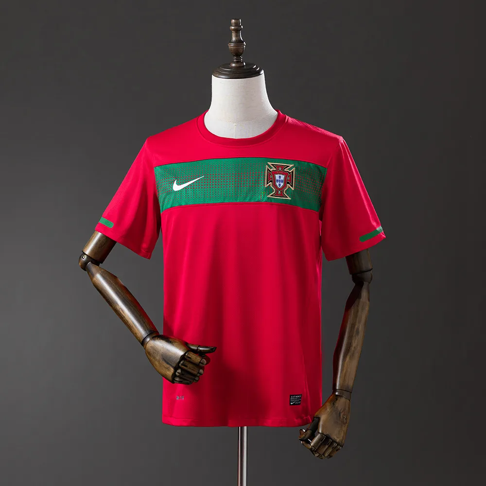 2010 Retro Portugal Heim-Fußballtrikot AAA Fan-Qualität — main view