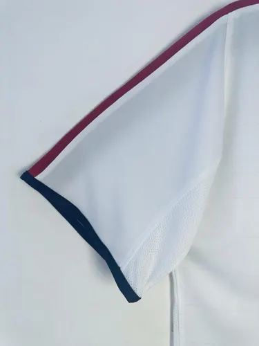 2004 Retro England Home Soccer Jersey AAA fan-grade — view 9