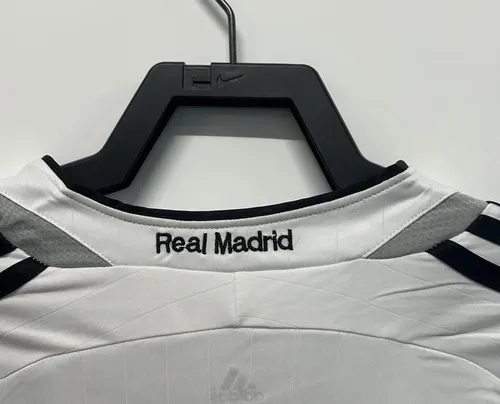 2006/2007 Retro Real Madrid Home Football Jersey AAA fan-grade — view 4