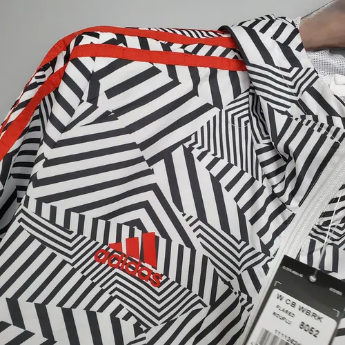2021/2022 Manchester United Jersey Windbreaker Black-White Stripes — view 4