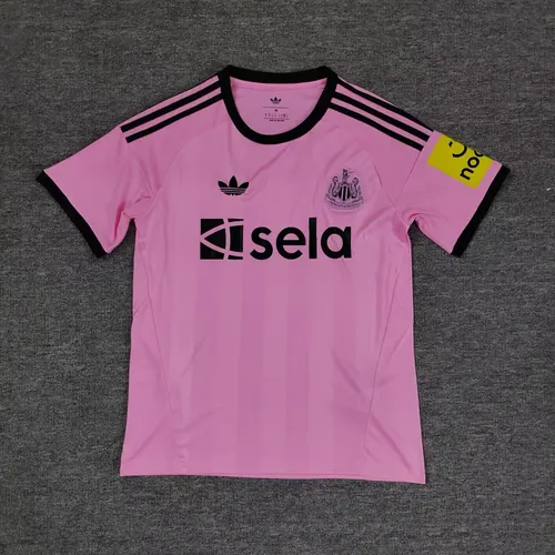 2025/2026 Newcastle United Goalie Pink Football Jersey AAA fan-grade