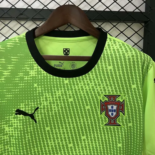 2025 Portugal Goalkeeper Green Football Jersey AAA fan-grade — view 3
