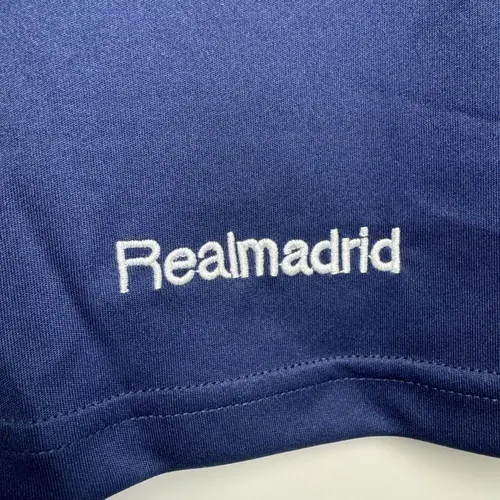 2005/2006 Retro Real Madrid Away Football Jersey AAA fan-grade — view 5