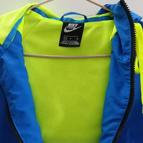 2025/2026 Barcelona Windbreaker Trikot AAA fan-gradät 04 — view 4