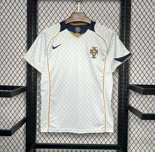 2004 Retro Portugal Auswärts-Fußballtrikot AAA Fan-Qualität — view 3