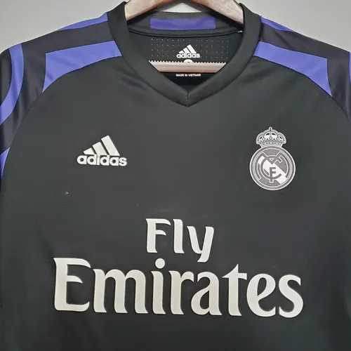 قميص ريال مدريد الثالث خارج الأرض ريترو 2016/2017 — view 3