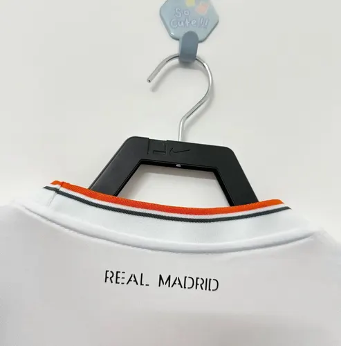 2013/2014 Retro Real Madrid Home Football Jersey AAA fan-grade — view 4