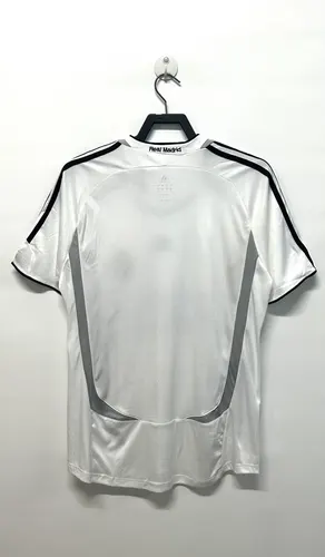 2006/2007 Retro Real Madrid Home Football Jersey AAA fan-grade — view 2