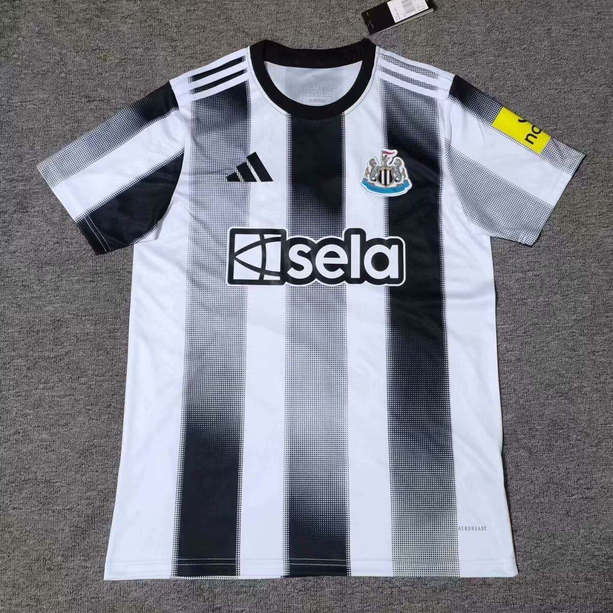 2025/2026 Newcastle United Home Football Jersey AAA fan-grade