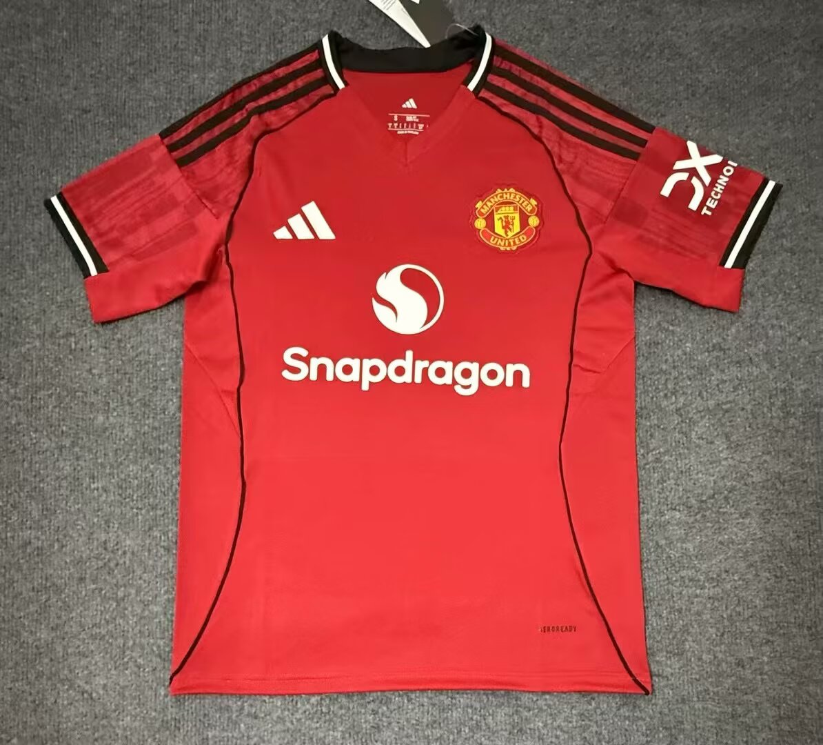 2025/2026 Manchester United Home Football Jersey AAA fan-grade