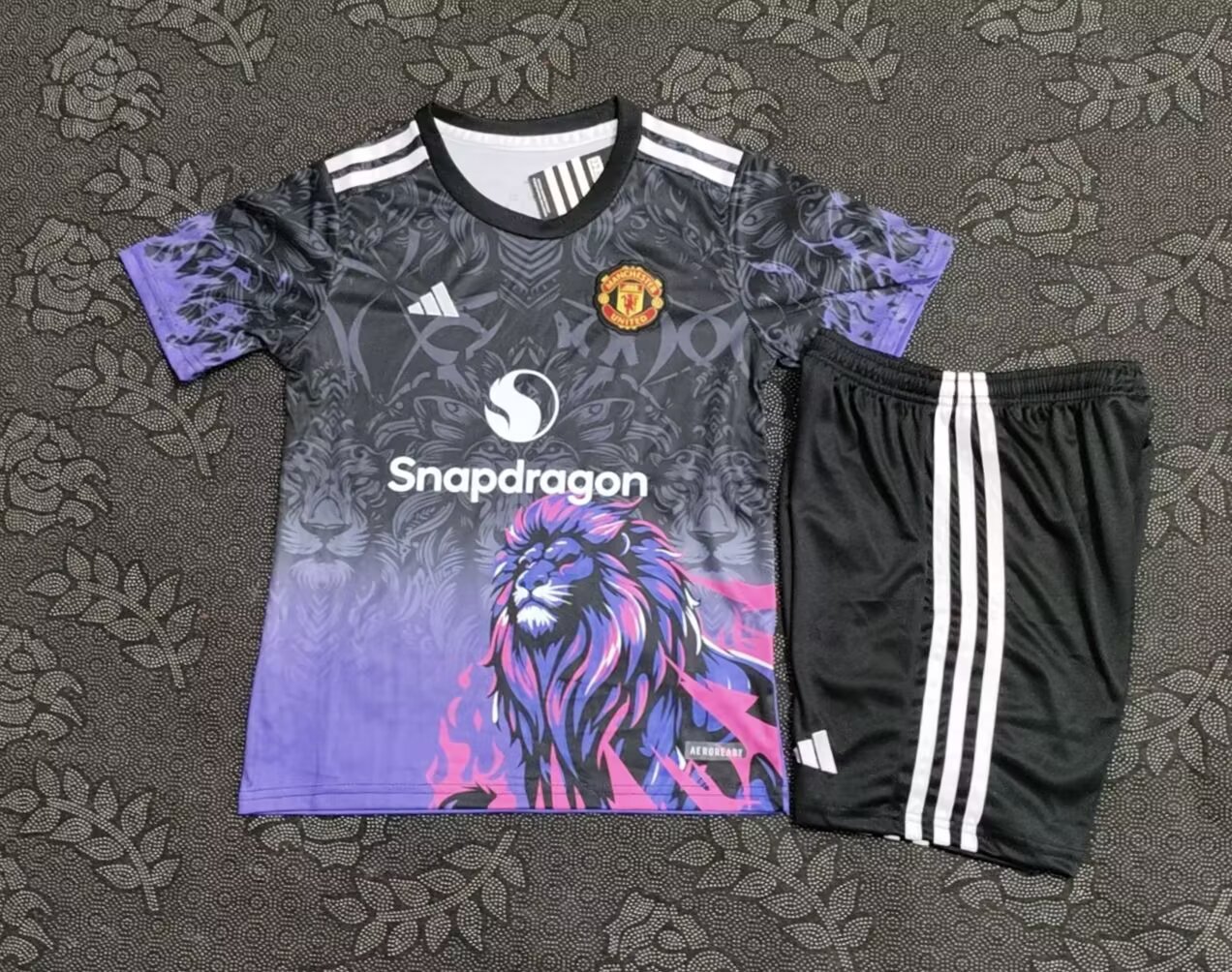 2025/2026 Manchester United Lion Training Suit Football Shirt AAA fan-grade Kids Size