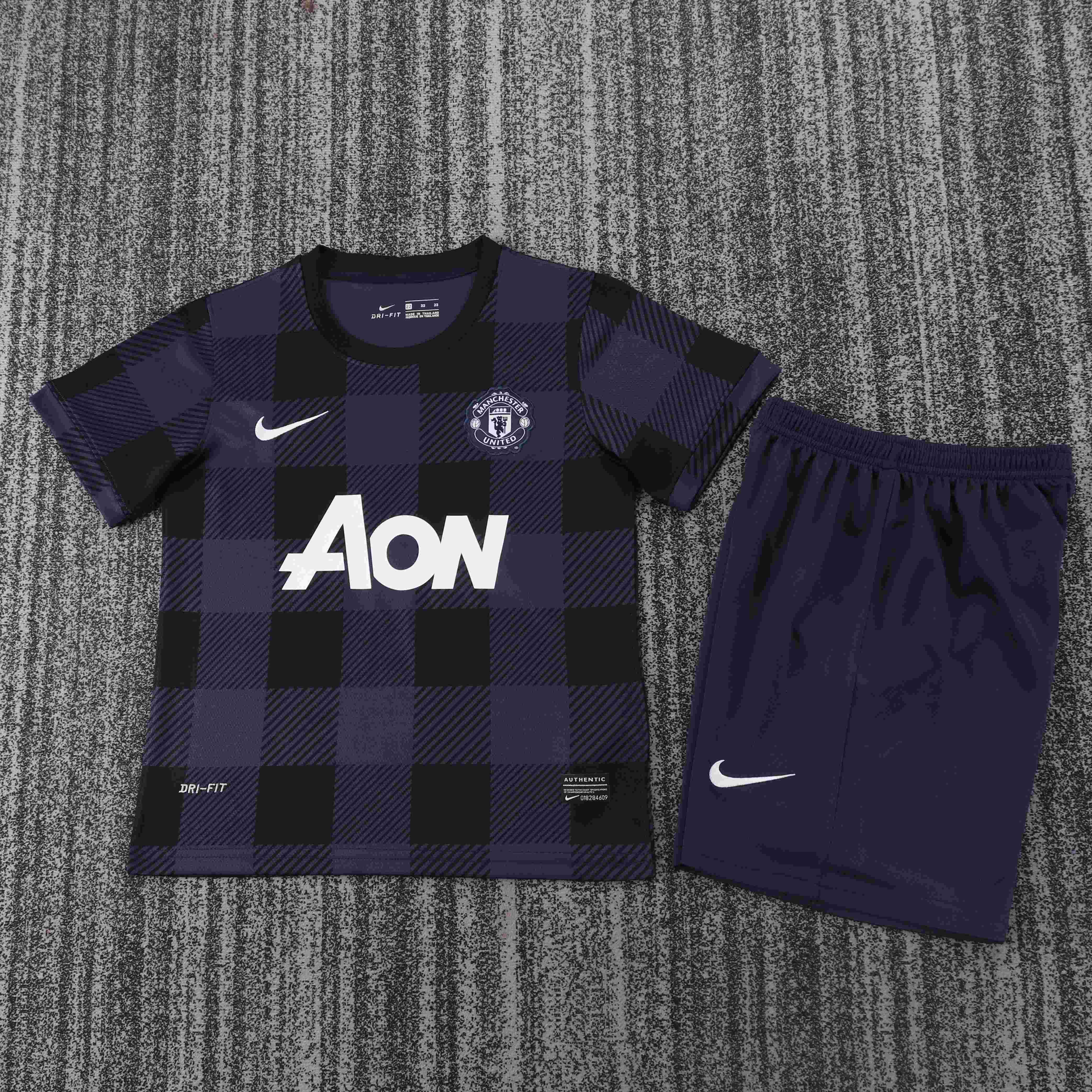 2013-2014 Retro Manchester United Away Football Shirt AAA fan-grade Kids Size