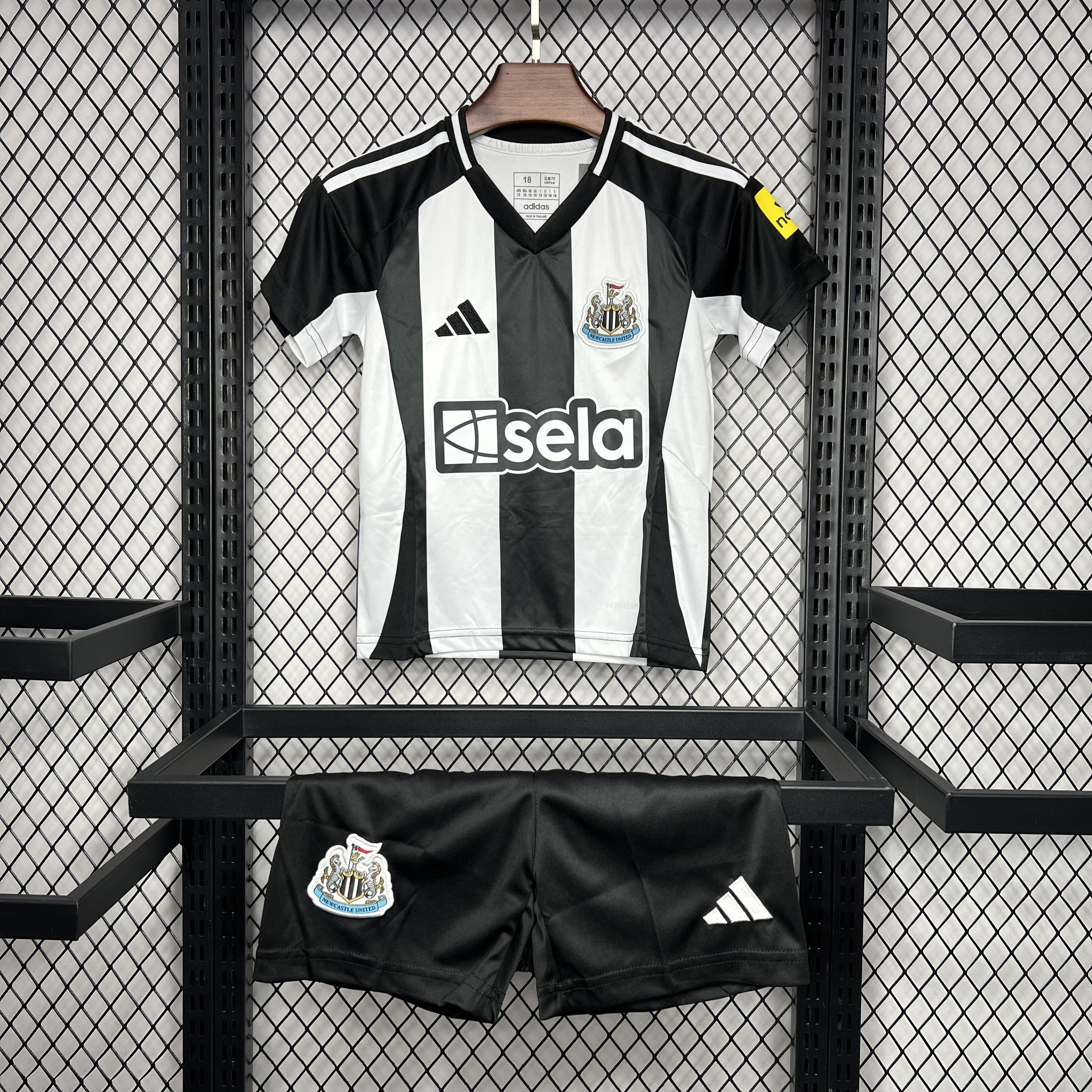 2024/2025 Newcastle United Home Football Jersey Shirt AAA fan-grade Kids Size