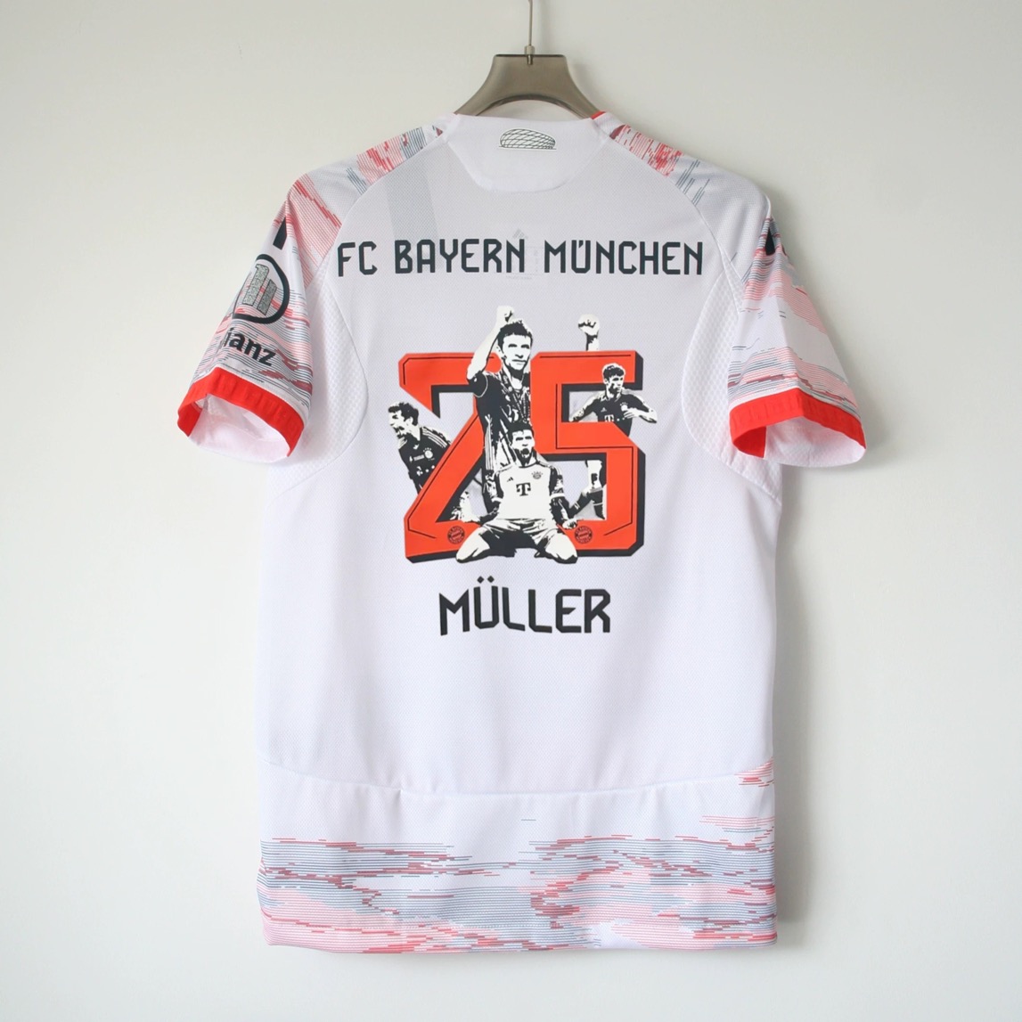 2025/2026 Bayern Munich Müller Commemorative Edition Football Jersey AAA fan-grade