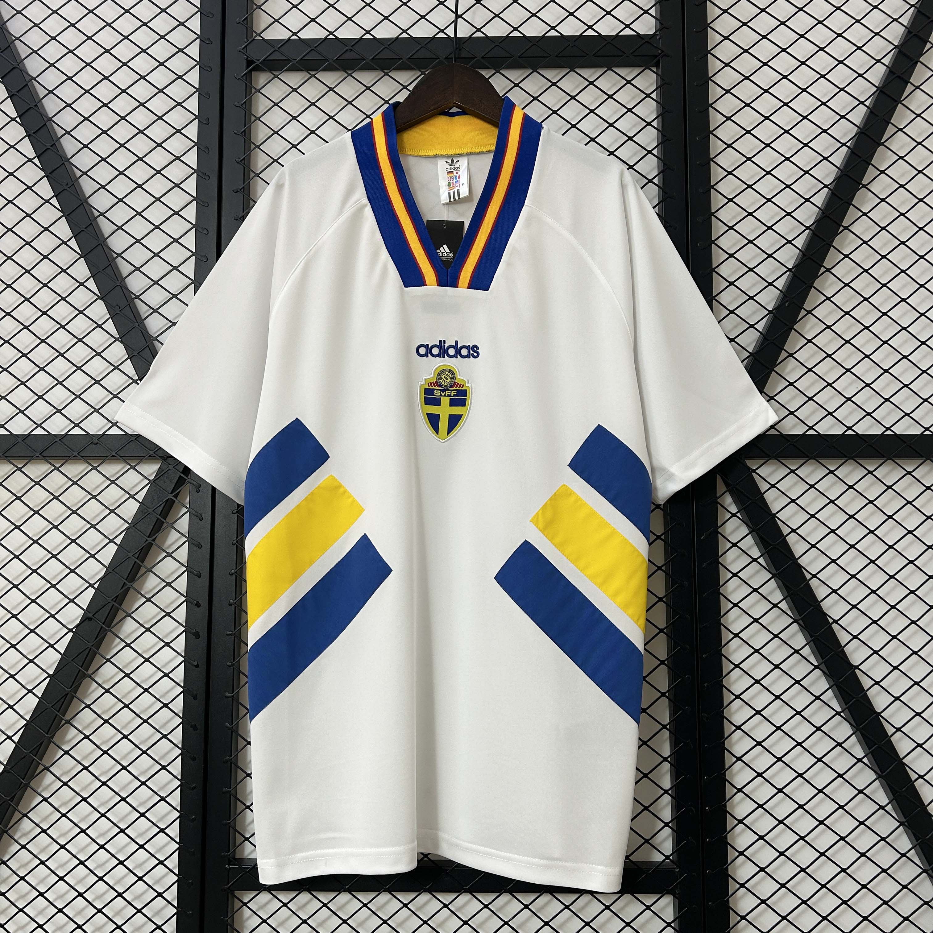 1994 Retro Sweden Away Football Shirt AAA fan-grade