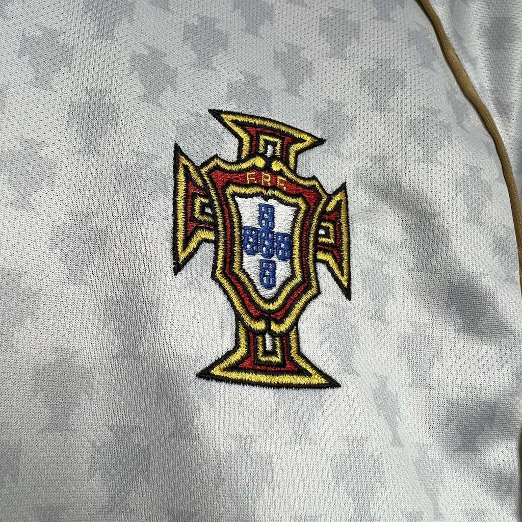 2004 Retro Portugal Auswärts-Fußballtrikot AAA Fan-Qualität — view 8