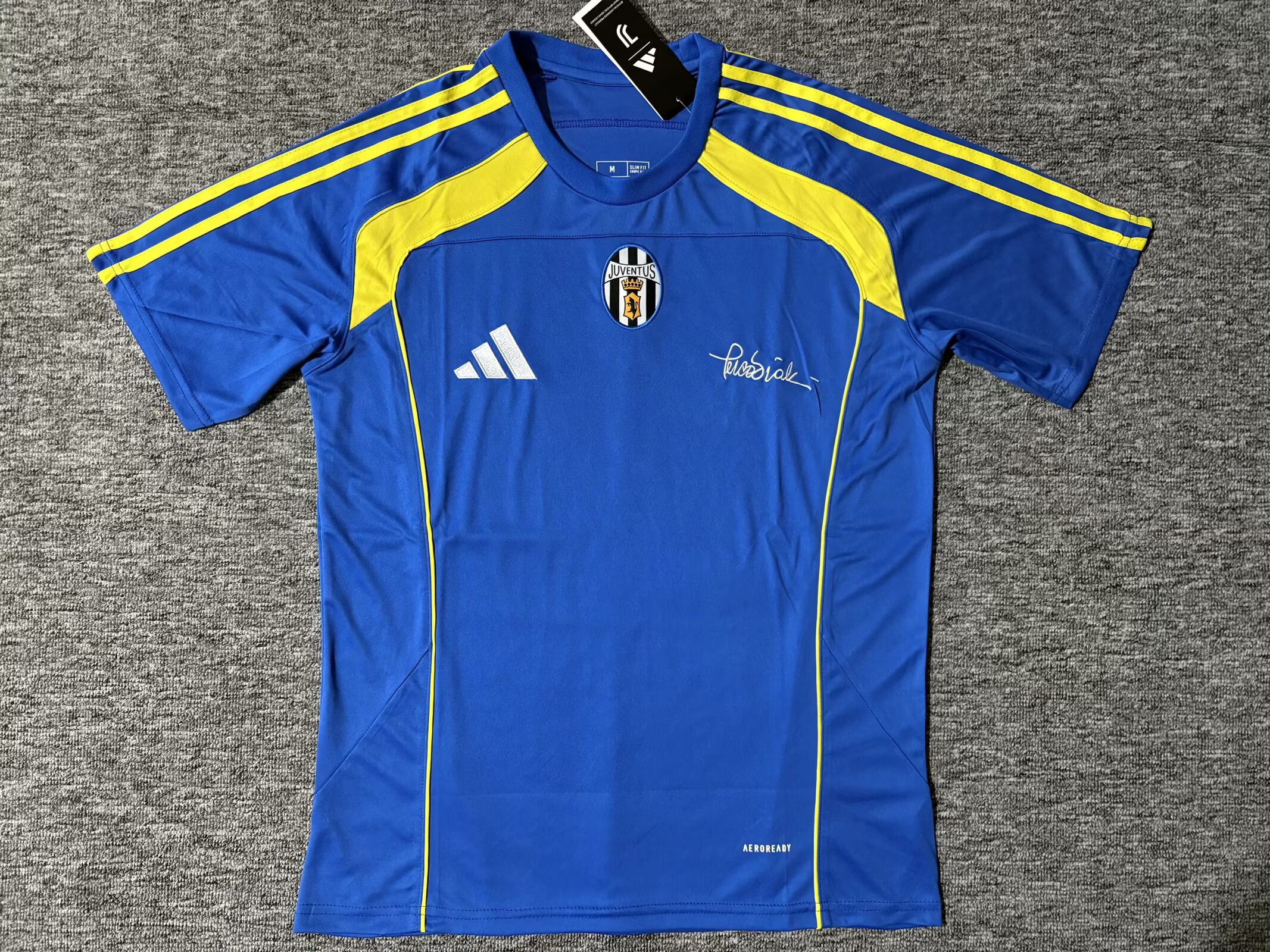 2025/2026 Juventus Co-branded Edition Football Jersey AAA fan-grade