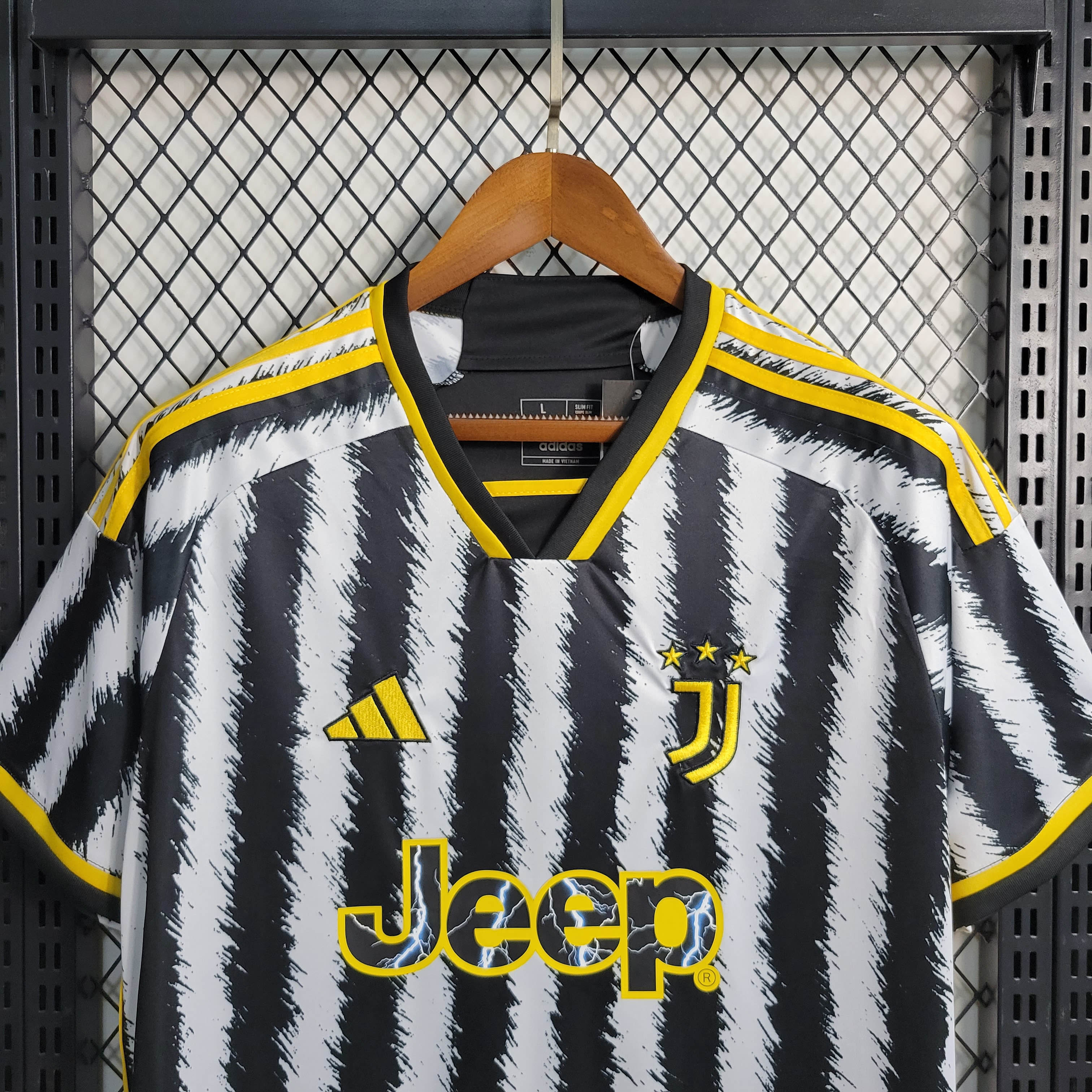 2023/2024 Juventus Domicile Maillot de Football 1:1 Qualité Thaïlandaise — view 4