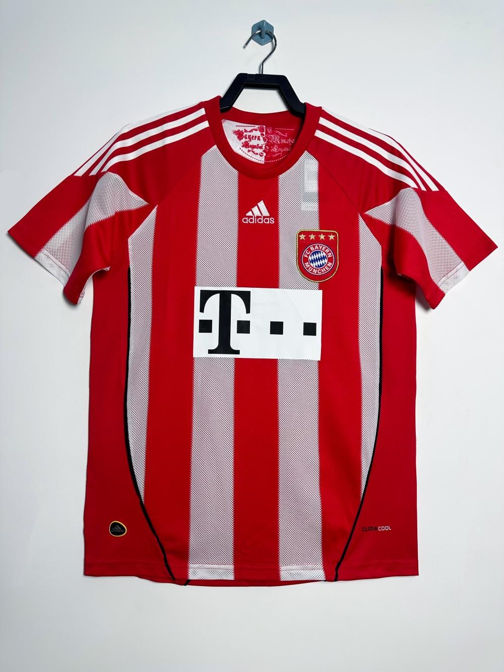 2010-2011 Retro Bayern Munich Home Football Jersey AAA fan-grade