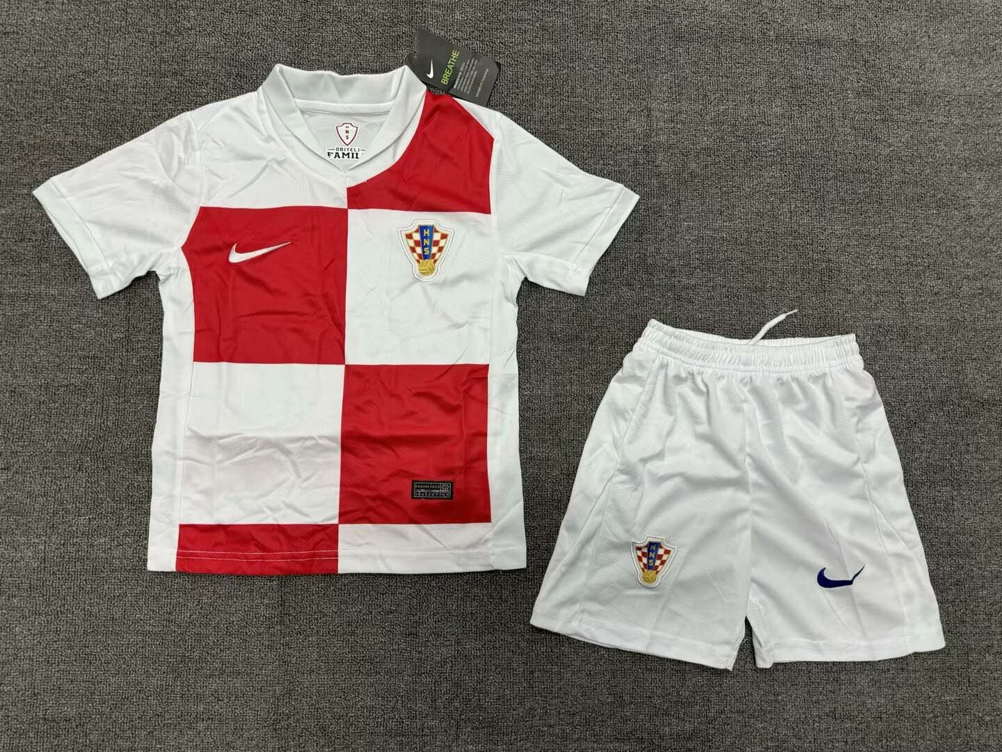 Maillot de football domicile Équipe nationale de Croatie 2024 Qualité Thaï Taille Enfant