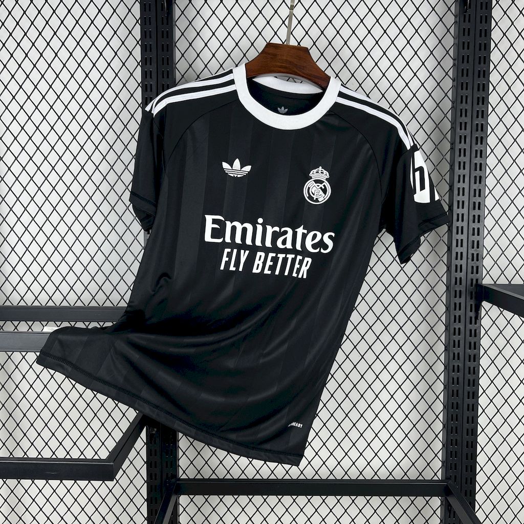 2025/2026 Real Madrid Goalie Football Jersey AAA fan-grade