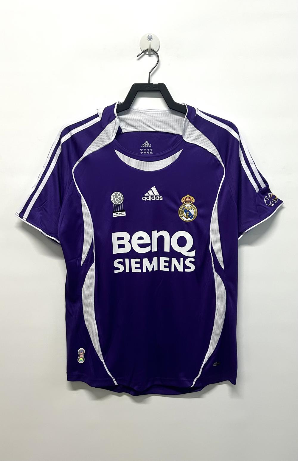 2006/2007 Retro Real Madrid Away Football Jersey AAA fan-grade
