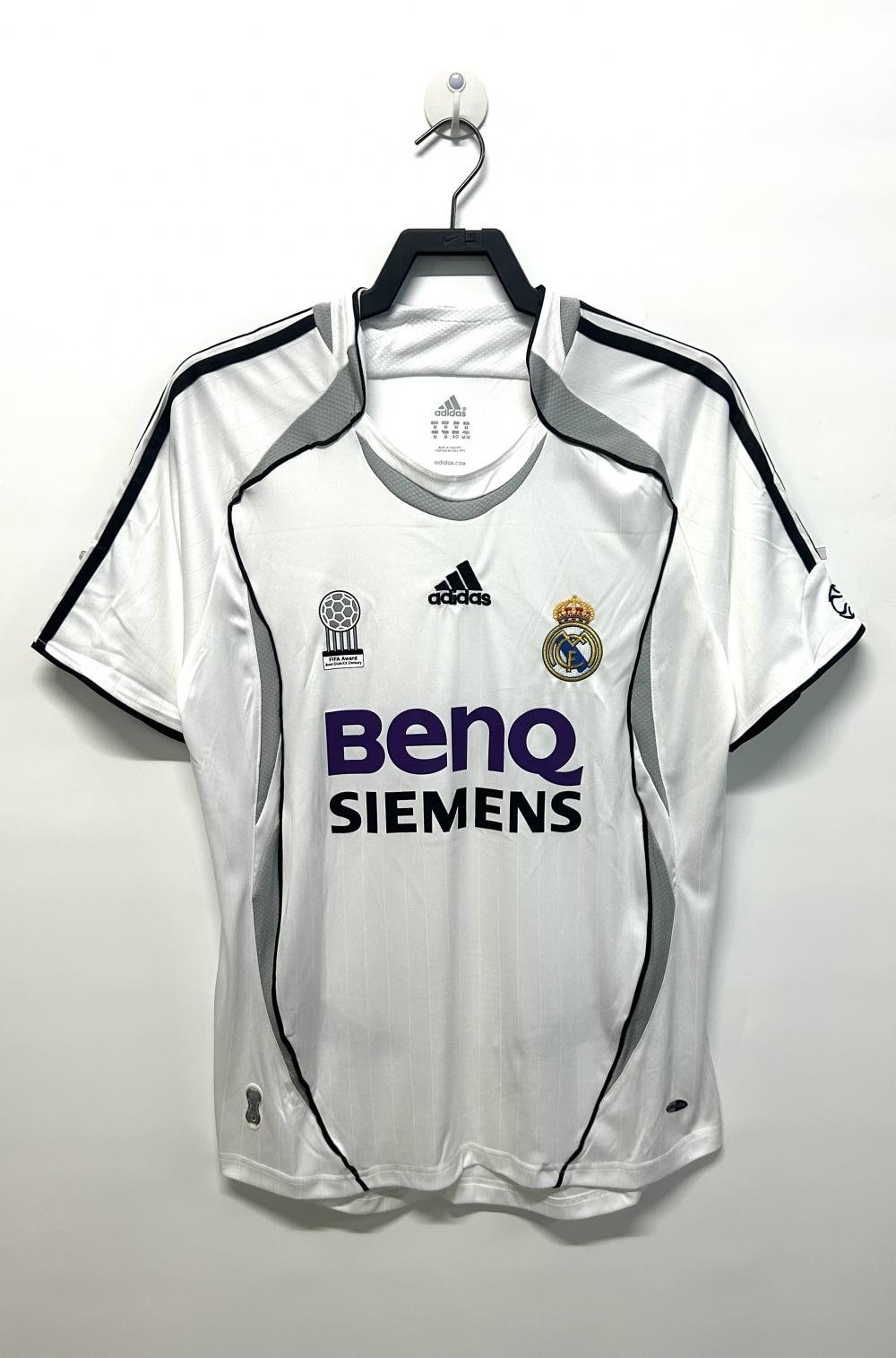 2006/2007 Retro Real Madrid Home Football Jersey AAA fan-grade