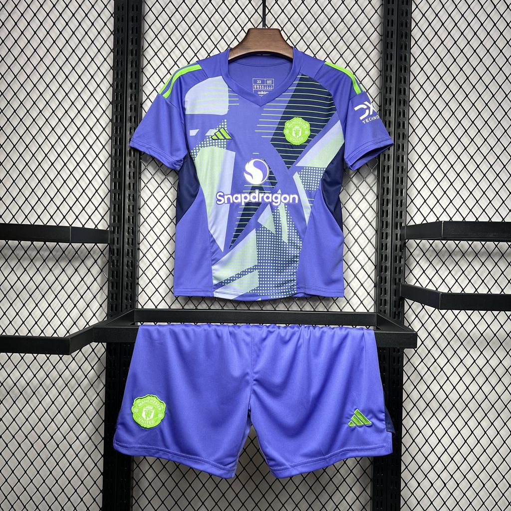 2024/2025 Manchester United Goalkeeper Football Shirt AAA fan-grade Kids Size