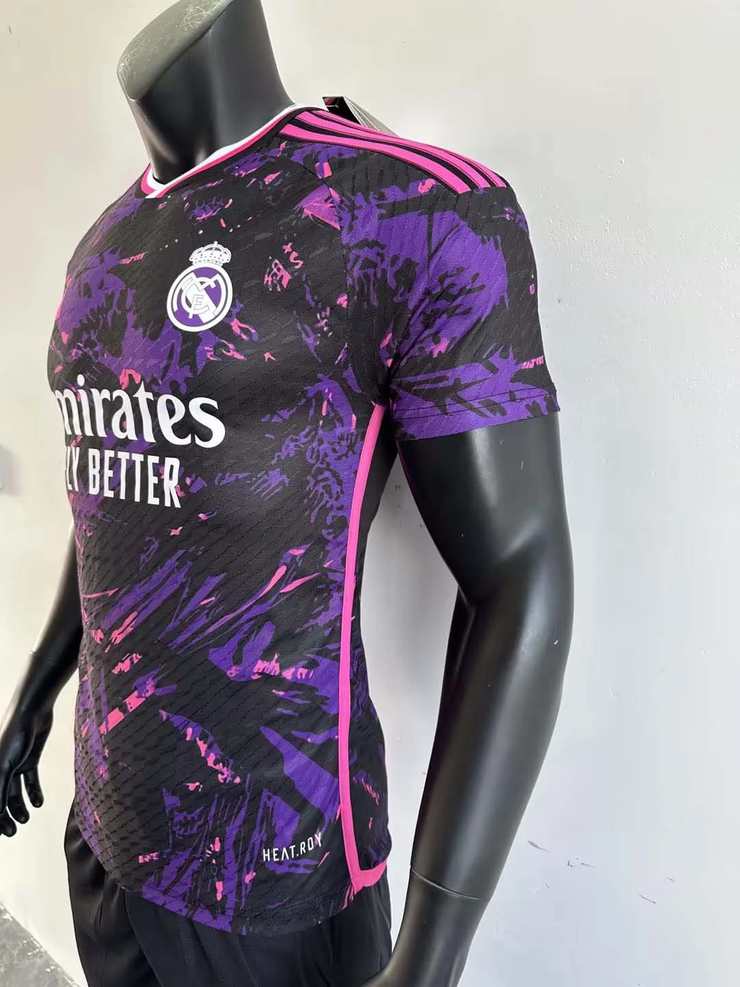 2023/2024 プレイヤーバージョン Real Madrid サッカーシャツ クラシックエディション — view 6