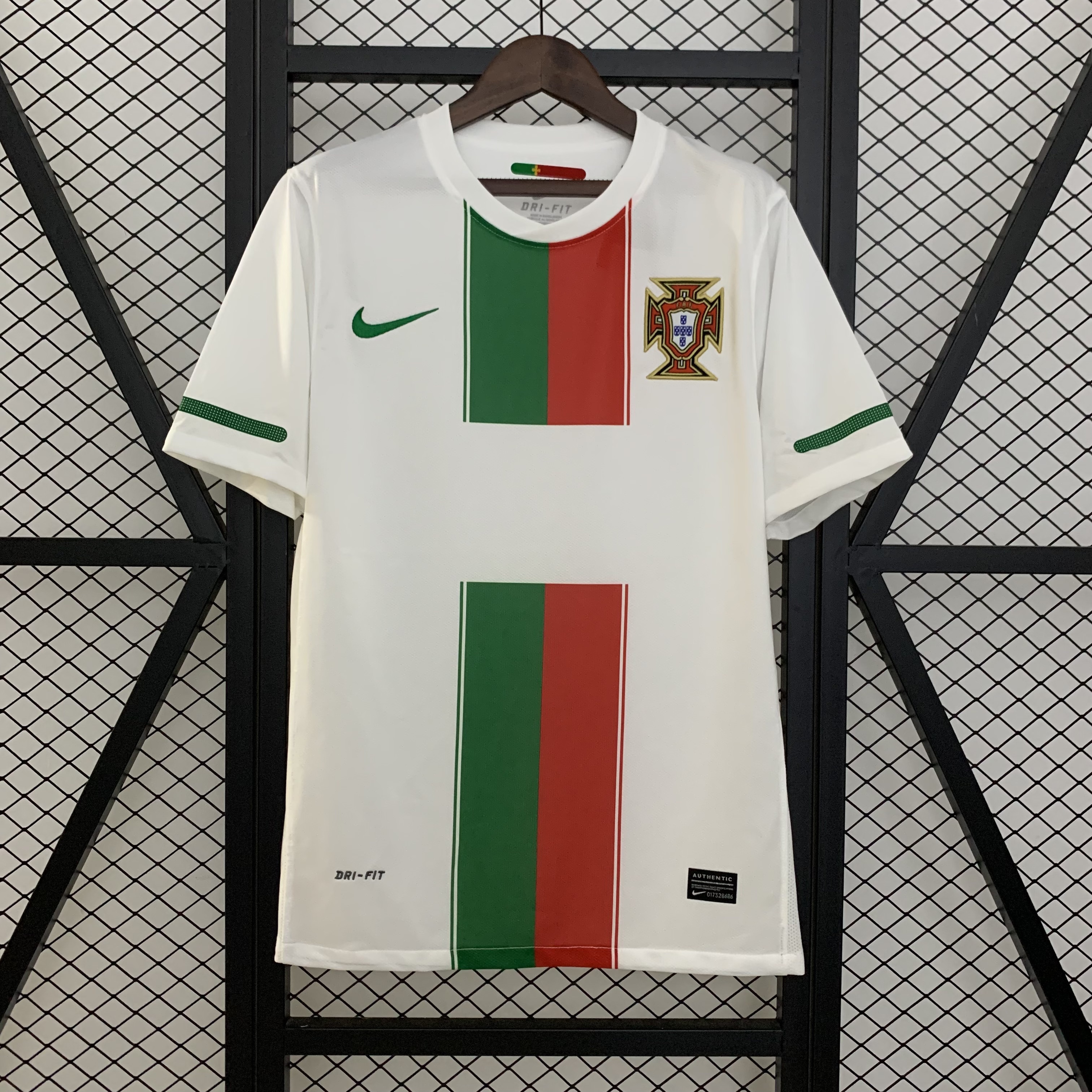2010 Retro Portugal Away Football Shirt AAA fan-grade