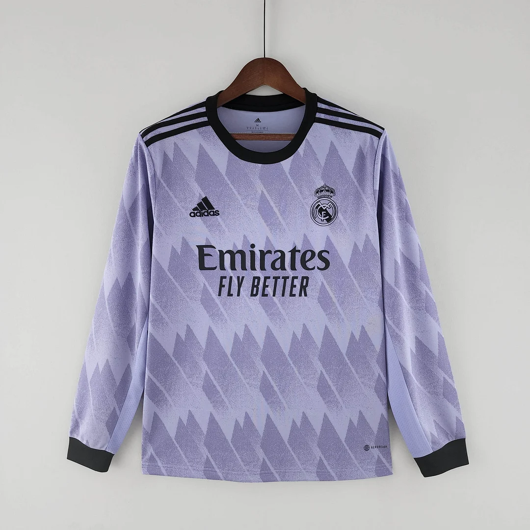 جيرسي ريال مدريد الخارجي طويل الأكمام 2022/2023 — main view