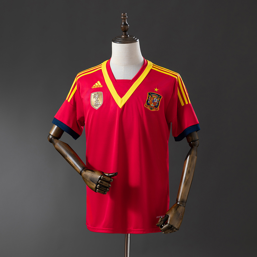 2013 Retro Spanien Heim-Fußballtrikot AAA Fan-Qualität