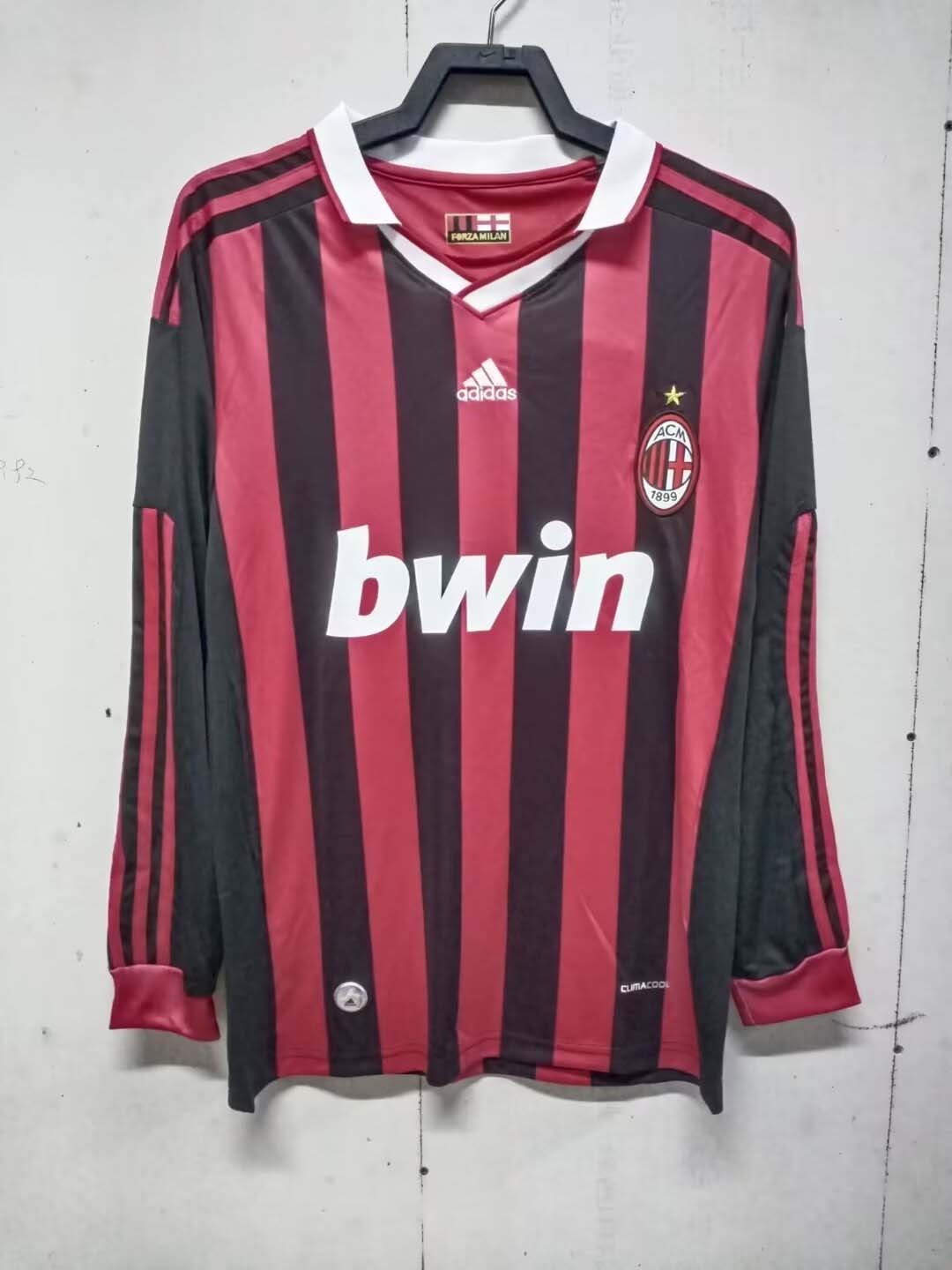 قميص كرة قدم AC Milan الكلاسيكي داخل الأرض بأكمام طويلة 2009/2010 جودة تايلاندية