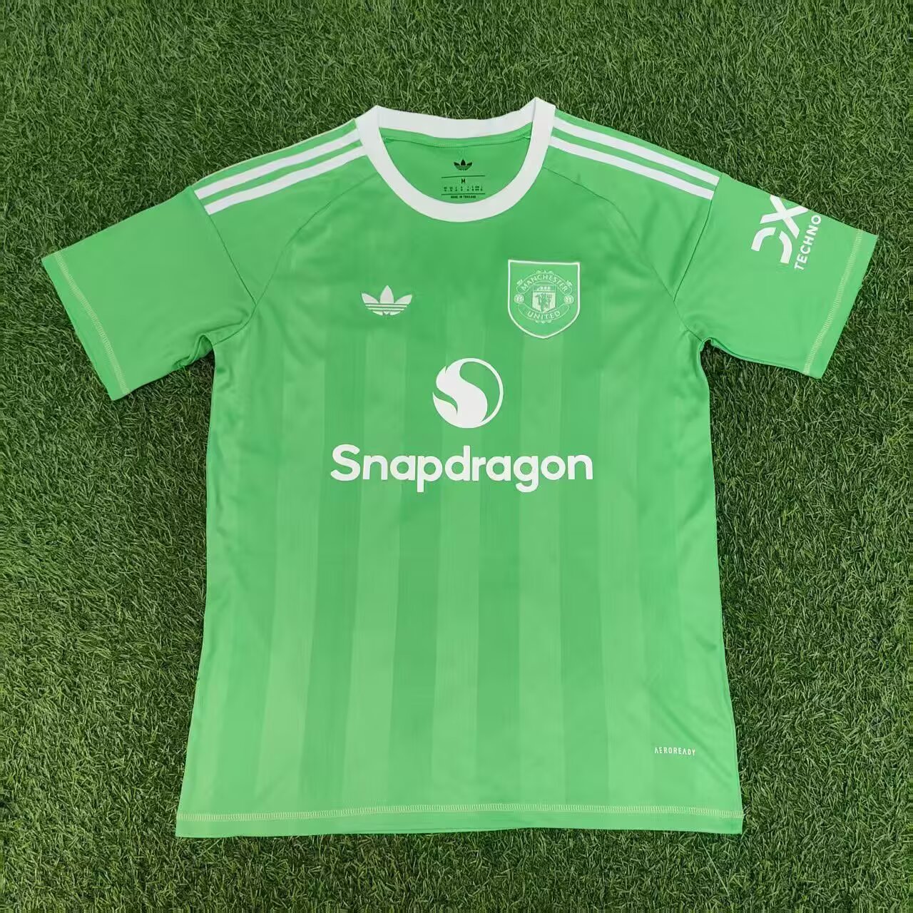 2025/2026 Manchester United Goalie Green Football Jersey AAA fan-grade