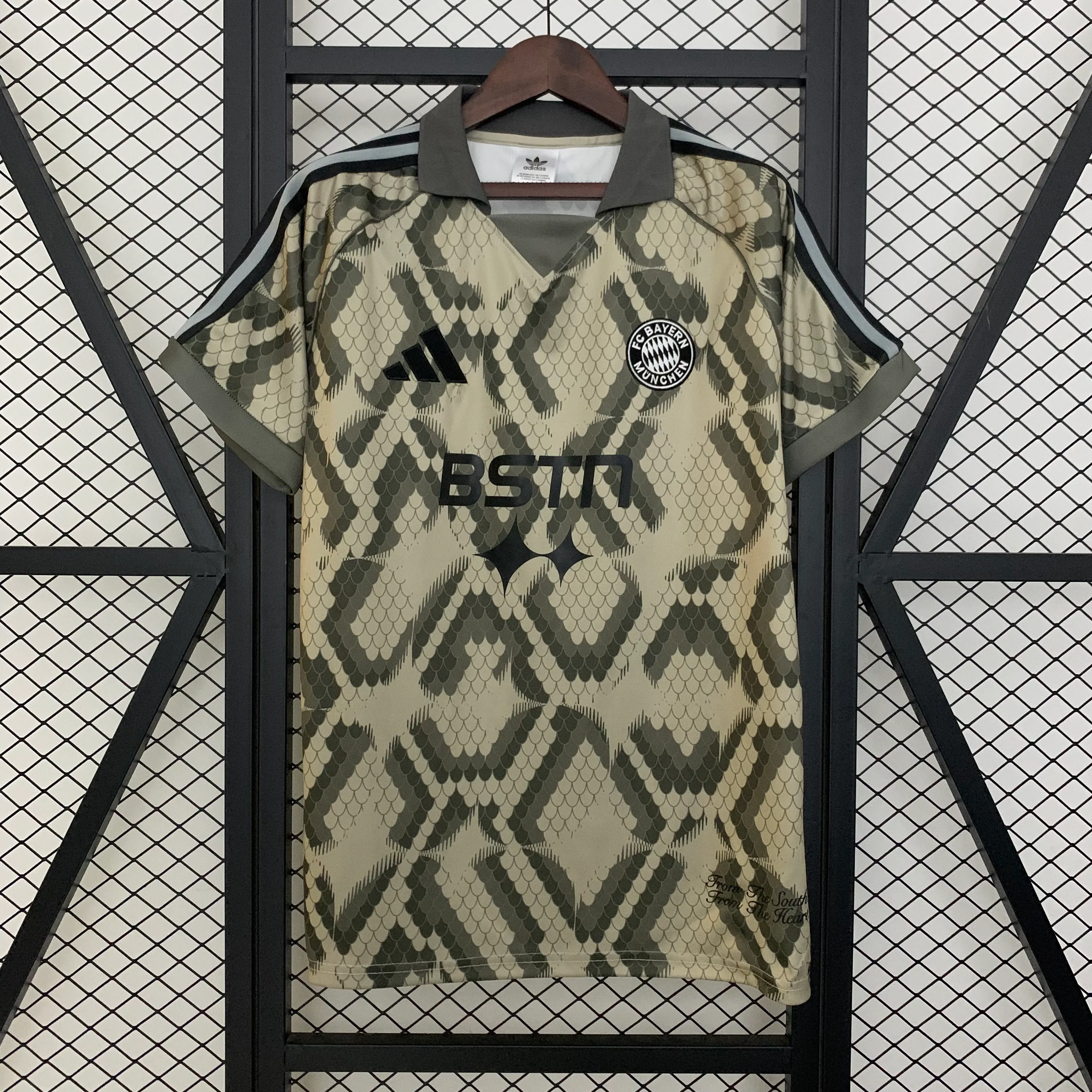 2025/2026 Bayern Munich Snake Year Special Edition Football Jersey AAA fan-grade