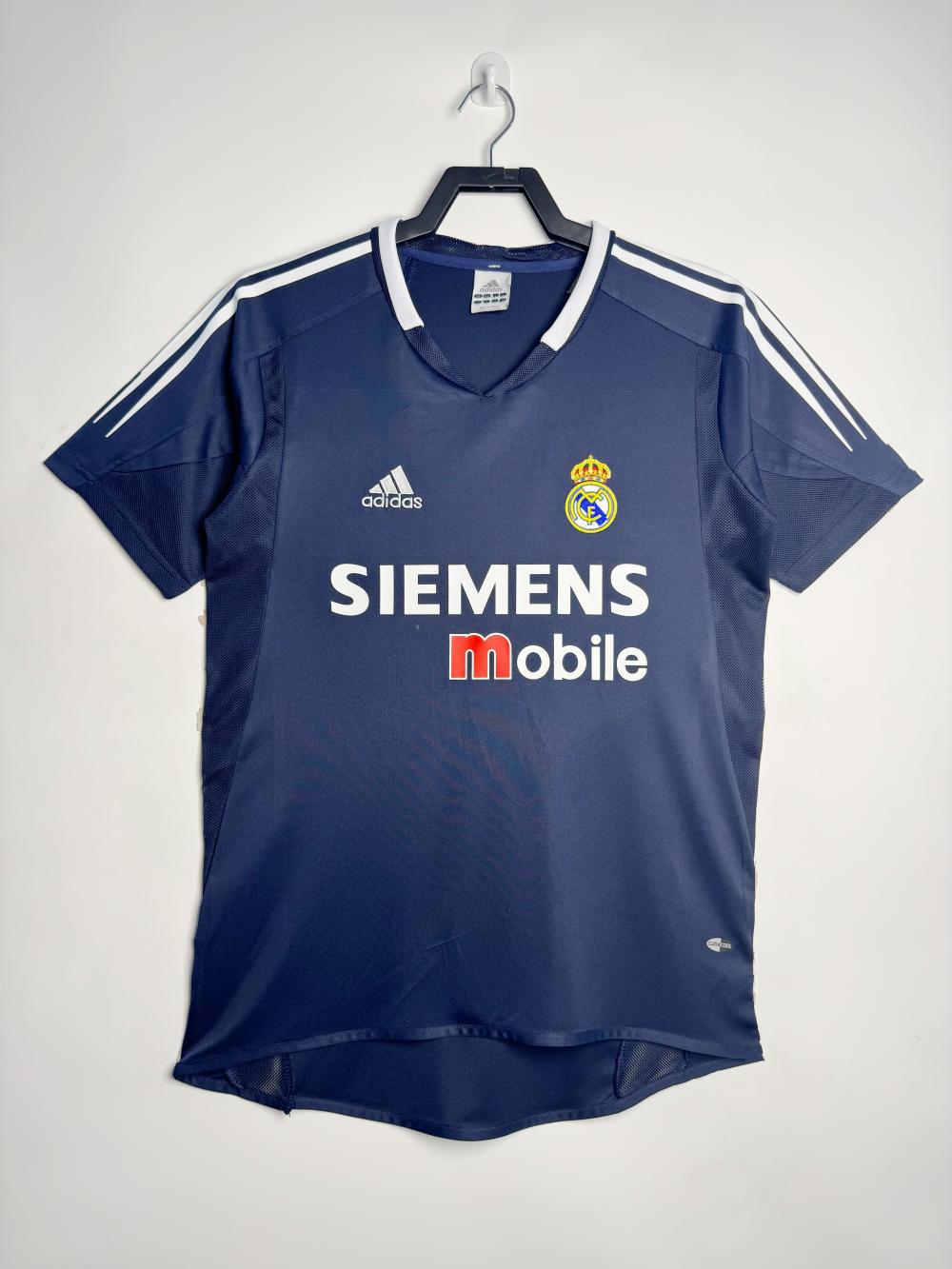 2004/2005 Retro Real Madrid Away Football Jersey AAA fan-grade