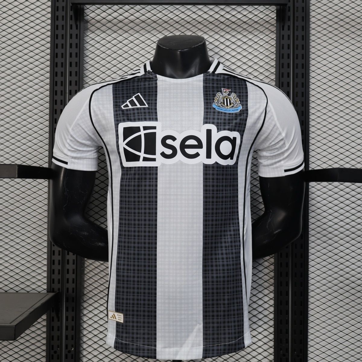 2025/2026 Player Version Newcastle United Home Football Jersey AAA fan-grade