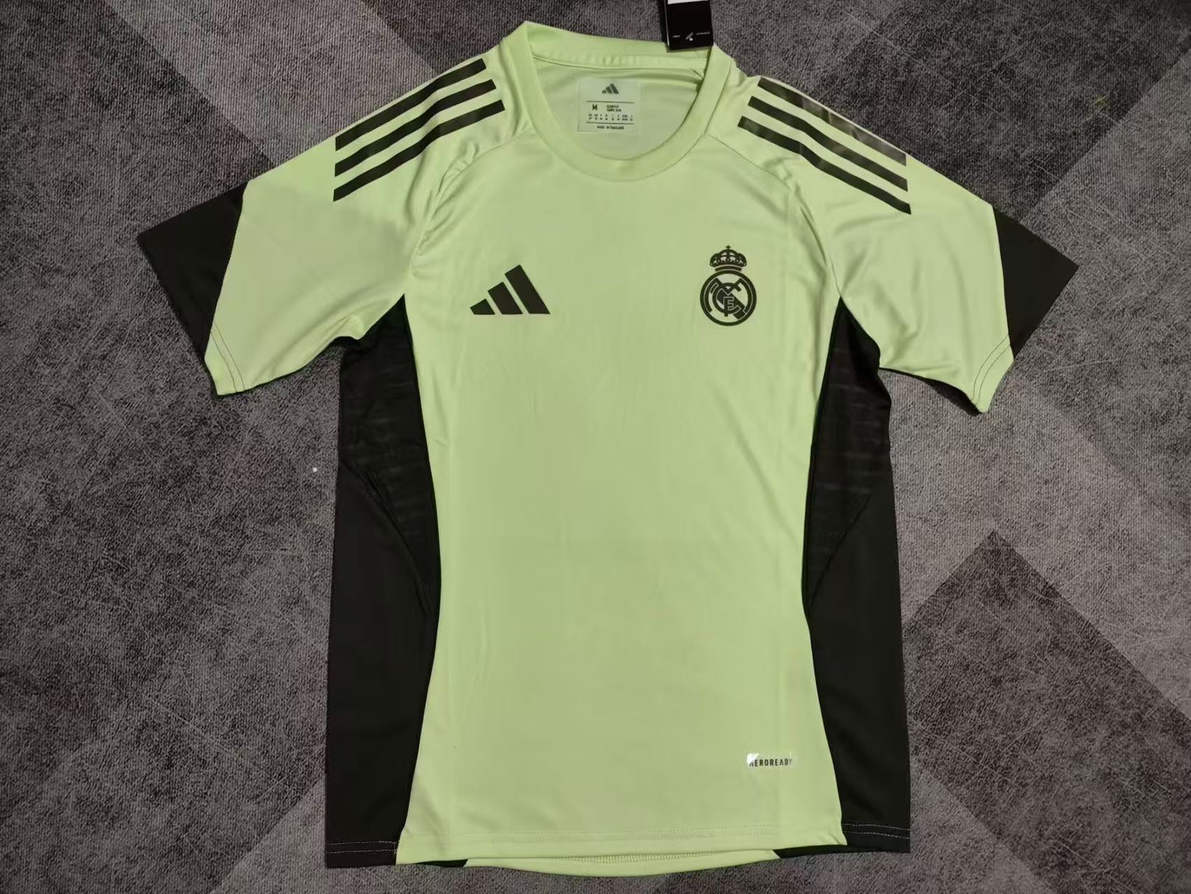 2025/2026 Real Madrid Goalkeeper light green Football Shirt AAA fan-grade