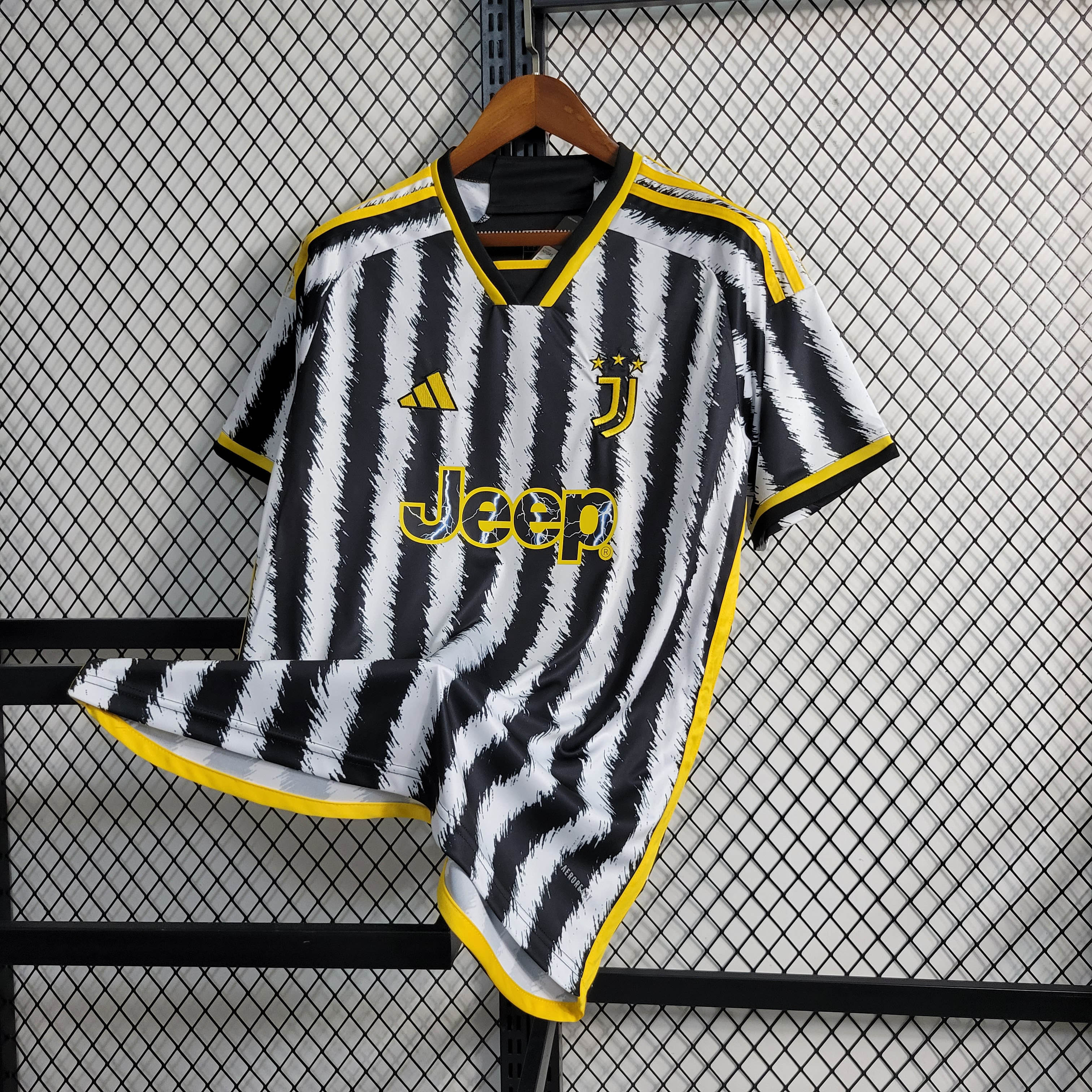 2023/2024 Juventus Domicile Maillot de Football 1:1 Qualité Thaïlandaise — view 3