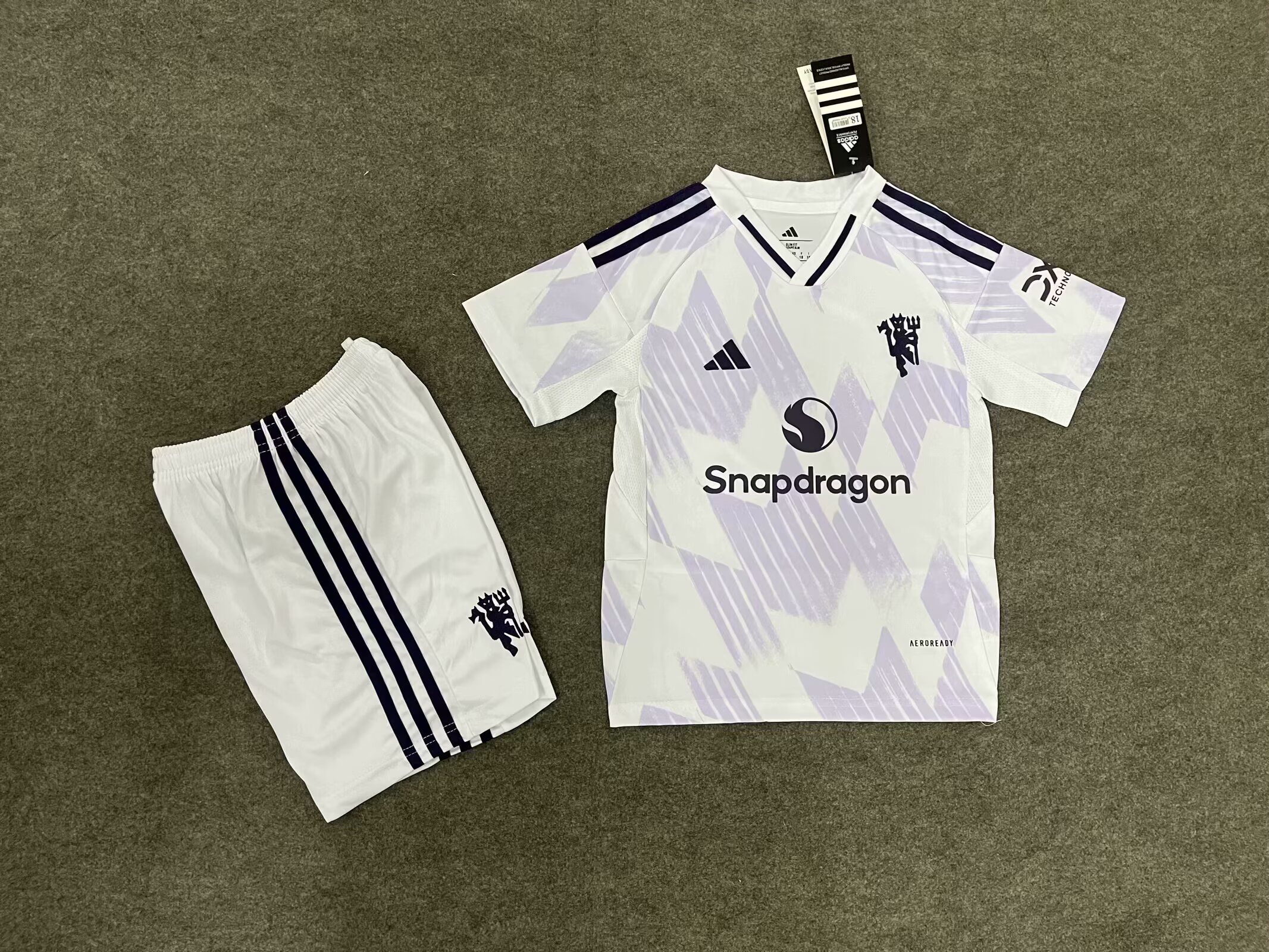 2025/2026 Manchester United Away Football Shirt AAA fan-grade Kids Size