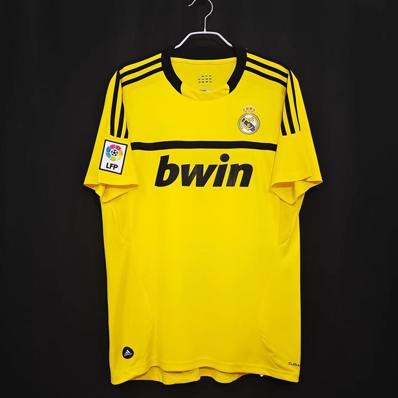 2011/2012 Retro Real Madrid Goalkeeper Football Jersey AAA fan-grade