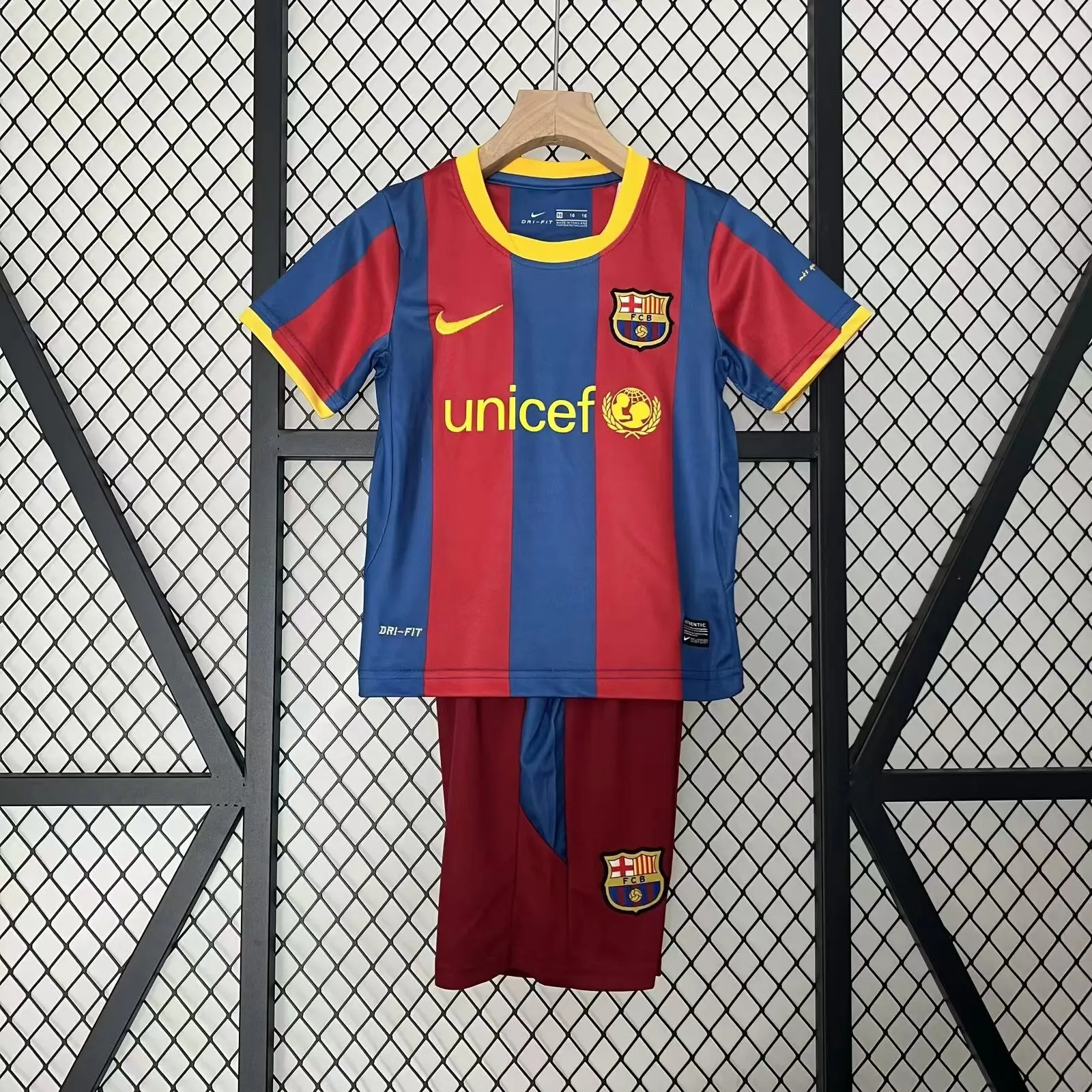 2010/2011 Retro Barcelona Home Football Shirt AAA fan-grade Kids Size
